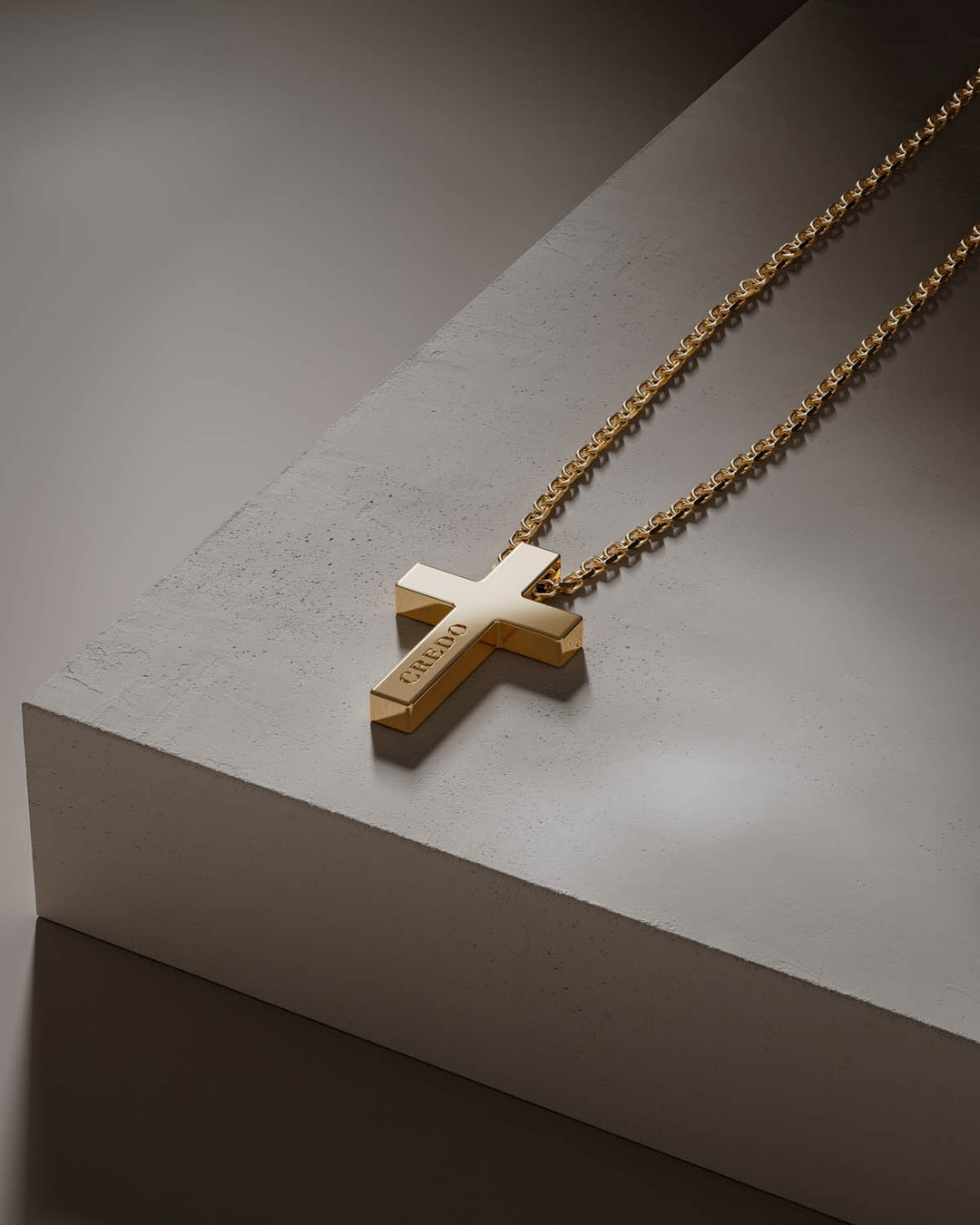 Cross necklace in gold, second view